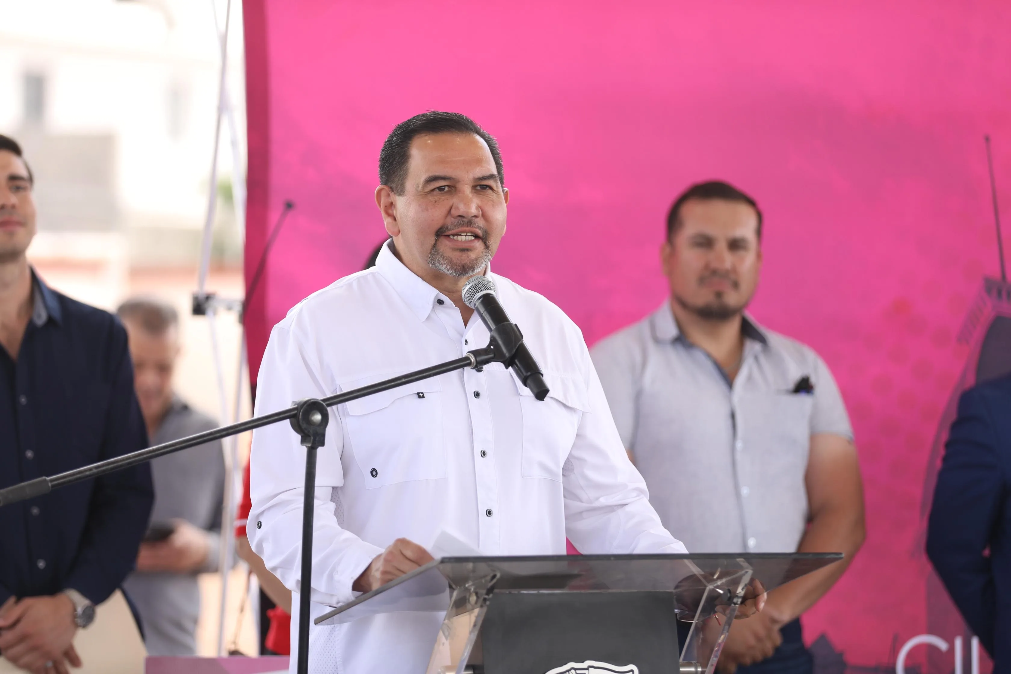 Presidente Municipal entrega obras por 8.6 millones de pesos en secundarias de Praderas del Sol