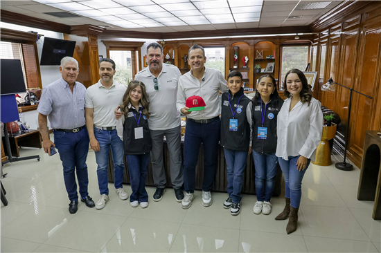 Marco Bonilla recibe a Benjamín Gil, manager campeón de la Serie del Caribe 2026