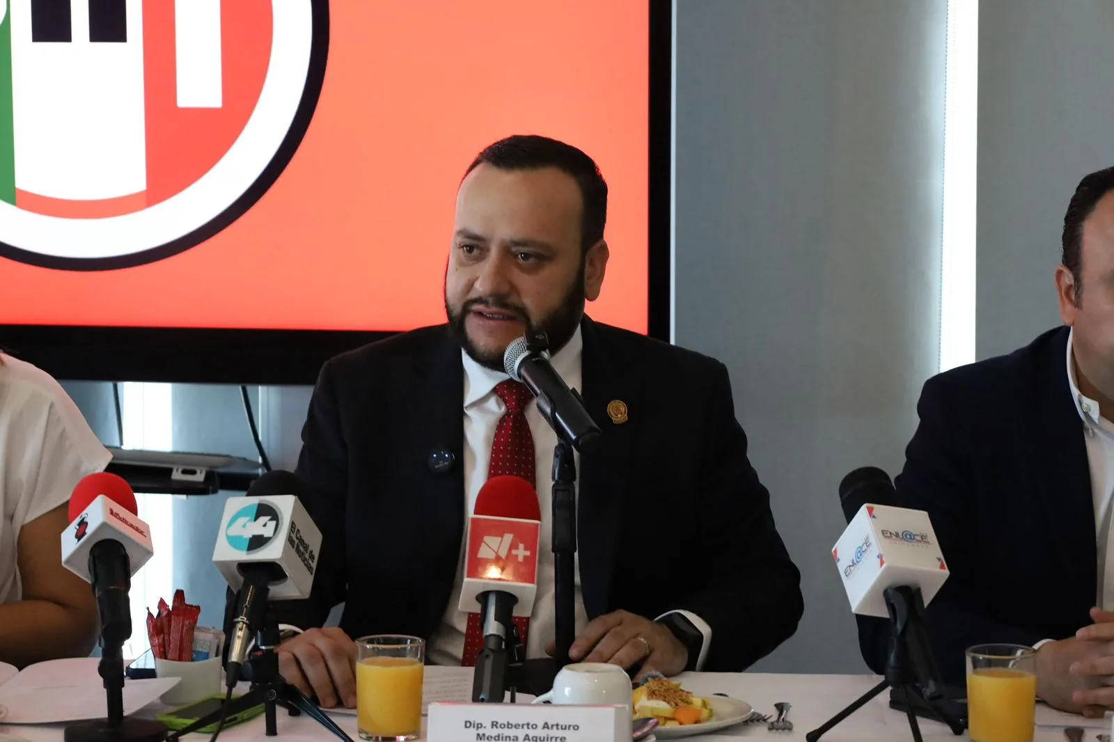 Diputado del PRI acusa a Morena de pedir expulsión de jóvenes del Congreso de Chihuahua