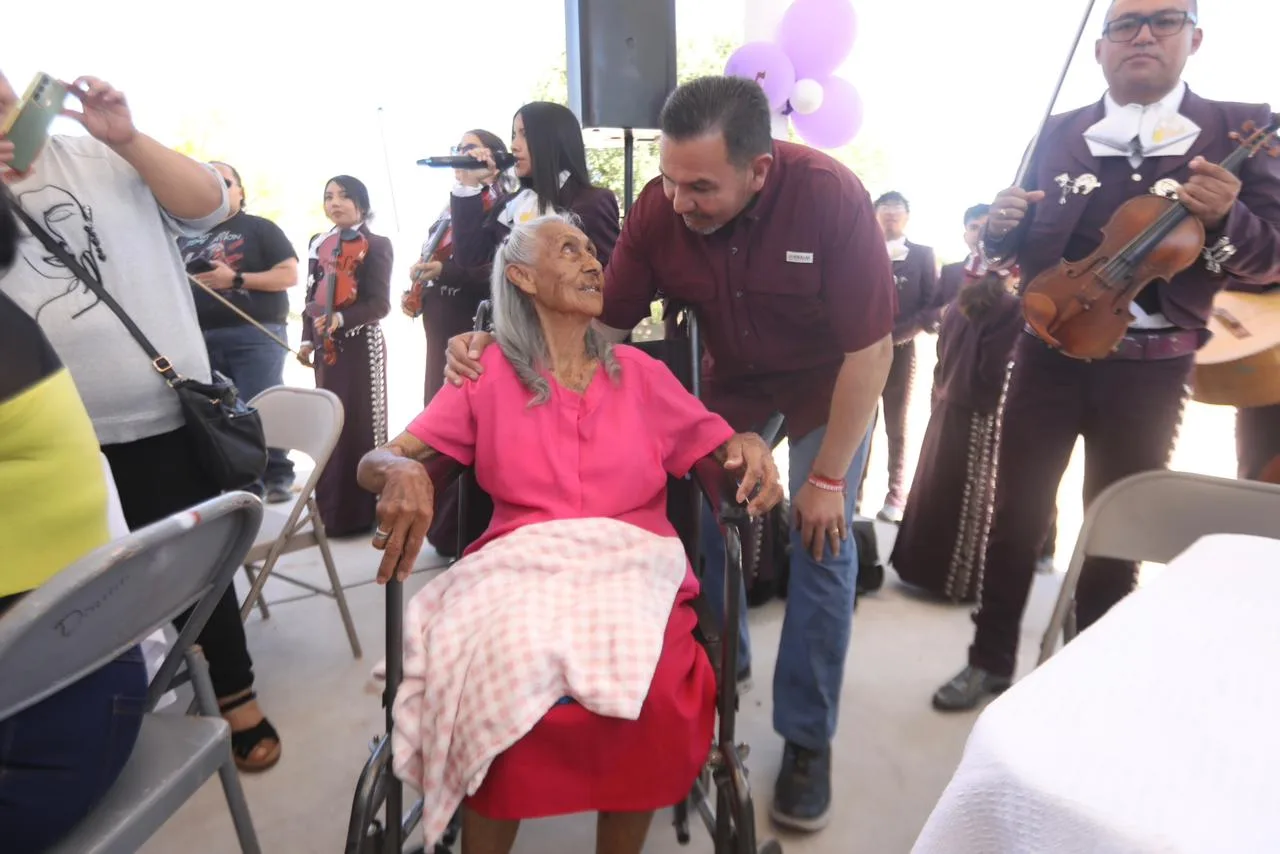 Pérez Cuéllar festeja el Día de las Madres en Horizontes del Sur