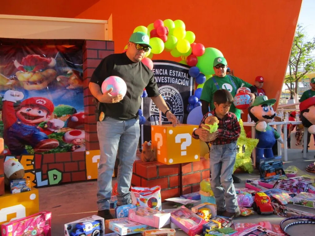 FGE y AEI festejan el Día de la Niñez en Parral con juegos y rifa de regalos - imagen 2