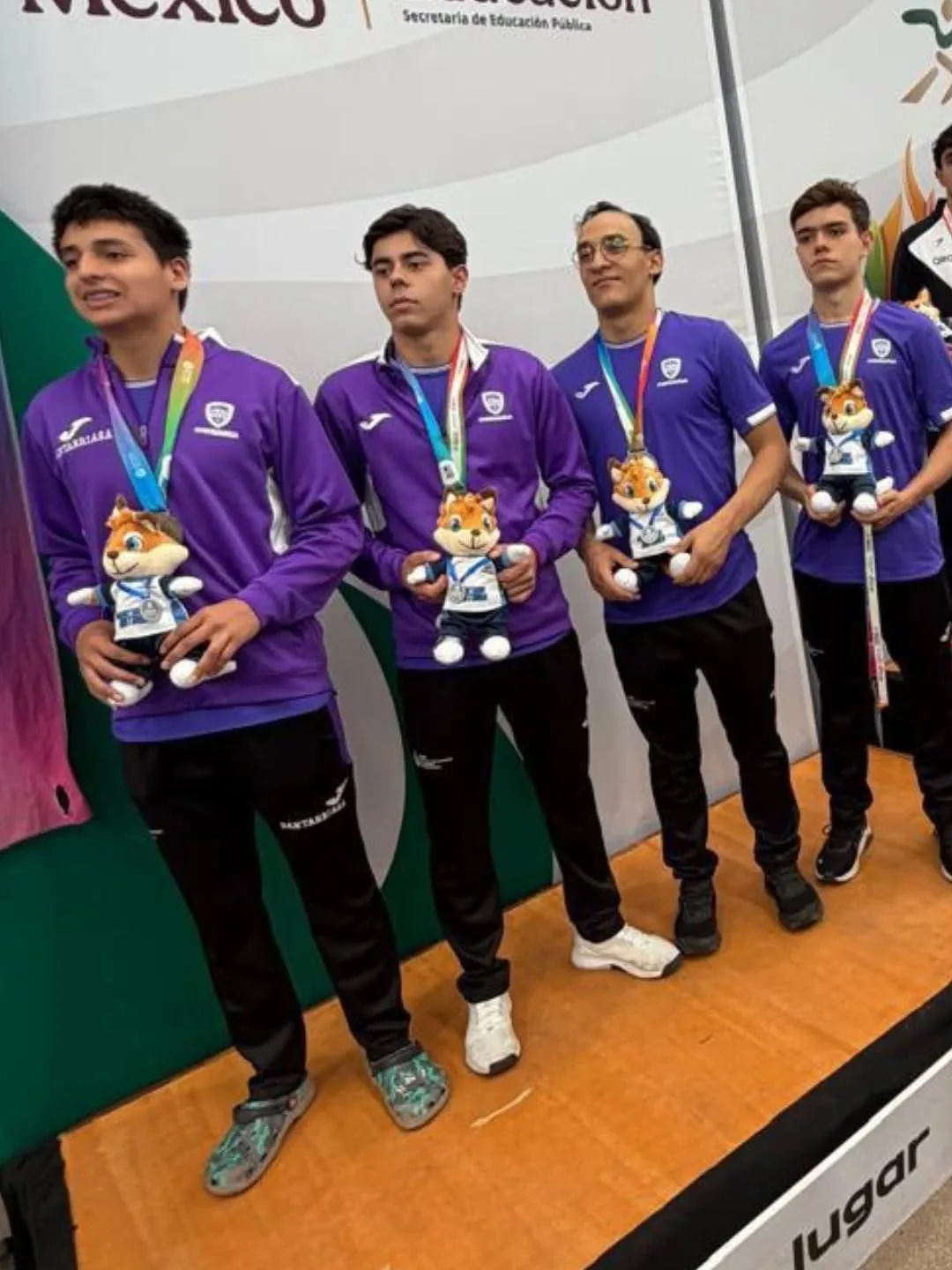 Ian Santarriaga gana tres medallas de plata en la Olimpiada Nacional de Natación en León - imagen 1