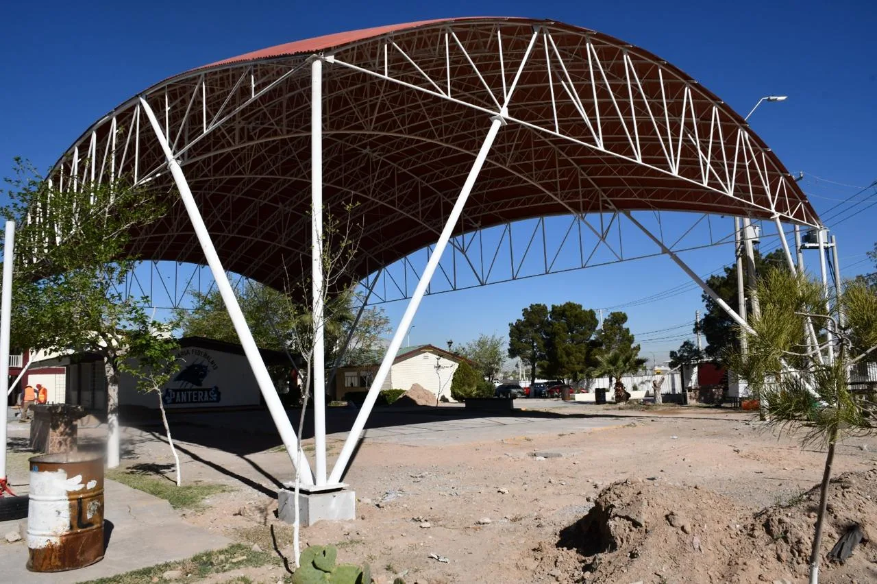 Obras Públicas concluye 20 domos escolares en Juárez; serán entregados por el alcalde Pérez Cuéllar