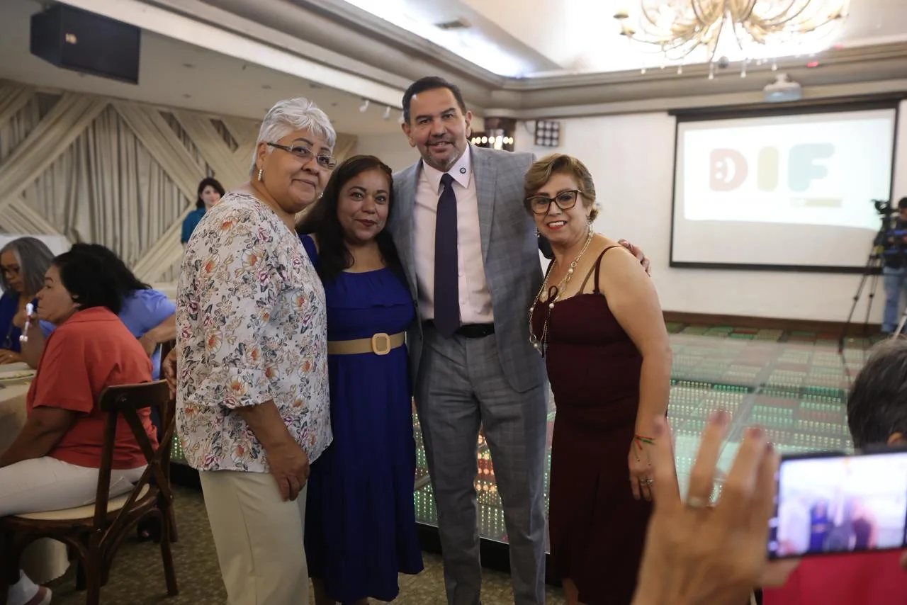 Alcalde y DIF de Juárez festejan el Día de las Madres con coordinadoras de los 96 Consejos de Adultos Mayores - imagen 6