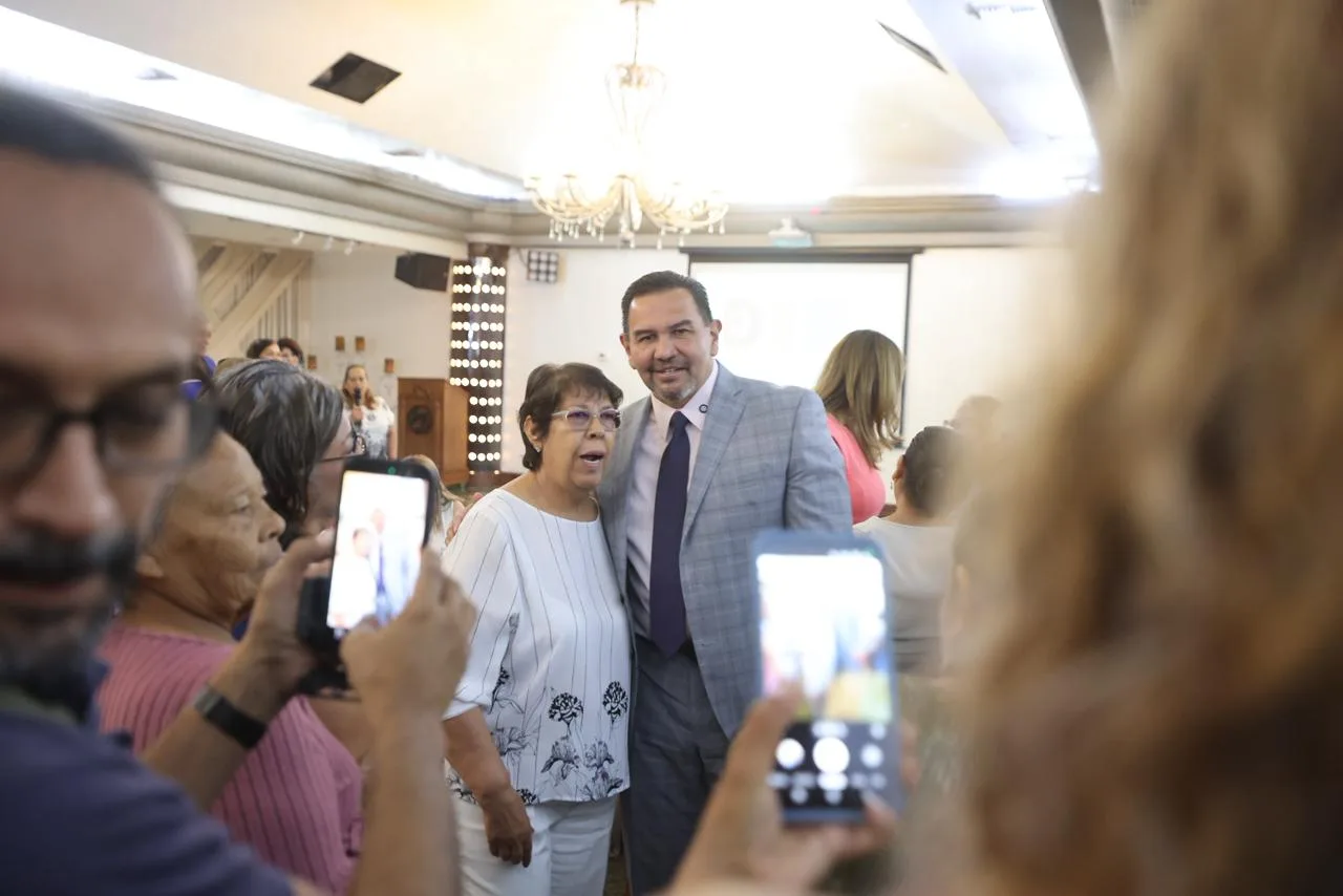Alcalde y DIF de Juárez festejan el Día de las Madres con coordinadoras de los 96 Consejos de Adultos Mayores - imagen 5
