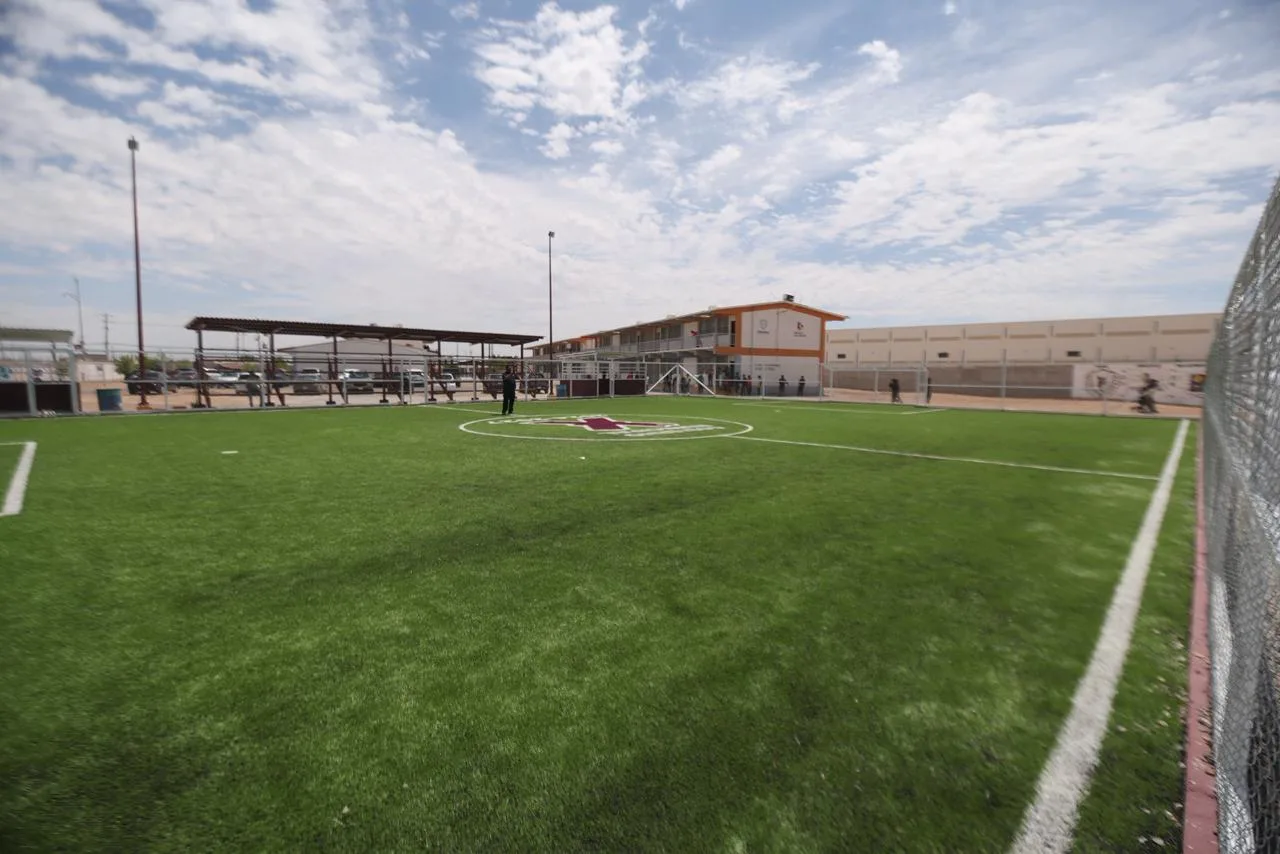 Municipio invierte 3.2 millones de pesos en canchas deportivas para la Secundaria Técnica 97 de Ciudad Juárez - imagen 15