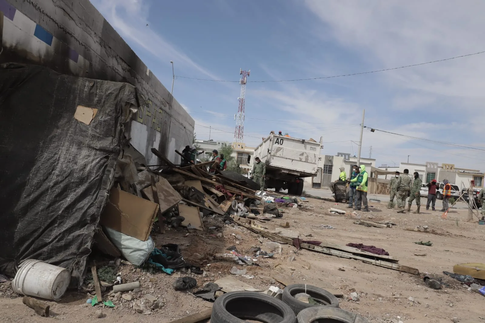 Ejército, Guardia Nacional y Municipio retiran 122 toneladas de basura y escombro en cinco colonias de Ciudad Juárez - imagen 2