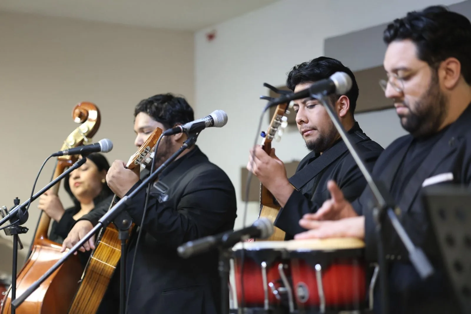 IPACULT lleva música en vivo a mujeres en rehabilitación durante el Día de las Madres en Ciudad Juárez - imagen 14