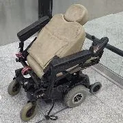 Detienen a hombre en el AICM con ocho kilos de cocaína ocultos en su silla de ruedas - imagen 5
