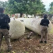 FGR catea rancho en Tabasco y asegura hidrocarburo, pipas y equipo de despacho de gas LP - imagen 7
