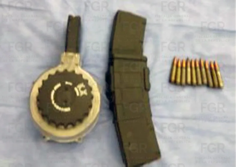 FGR y SSPC detienen a dos personas en cateos a cinco domicilios en Guadalajara; aseguran armas, droga y alcohol adulterado - imagen 4