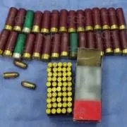 FGR y SSPC detienen a dos personas en cateos a cinco domicilios en Guadalajara; aseguran armas, droga y alcohol adulterado - imagen 3