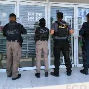 FGR catea plaza comercial en Tabasco y asegura más de mil productos con marcas falsificadas - imagen 3