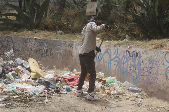 Cuadrillas municipales retiran 1.8 toneladas de basura de arroyos canalizados en Chihuahua - imagen 2