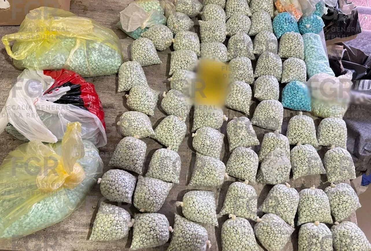 FGR y SSPC aseguran 11 kilos de fentanilo y precursores químicos en cateo en Culiacán