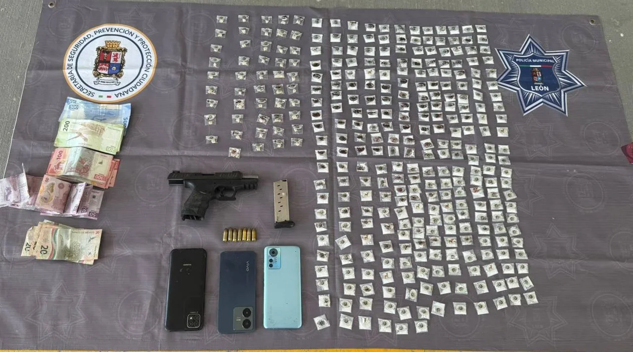 León decomisa más de 2,600 dosis de droga y ocho armas en una semana de operativos