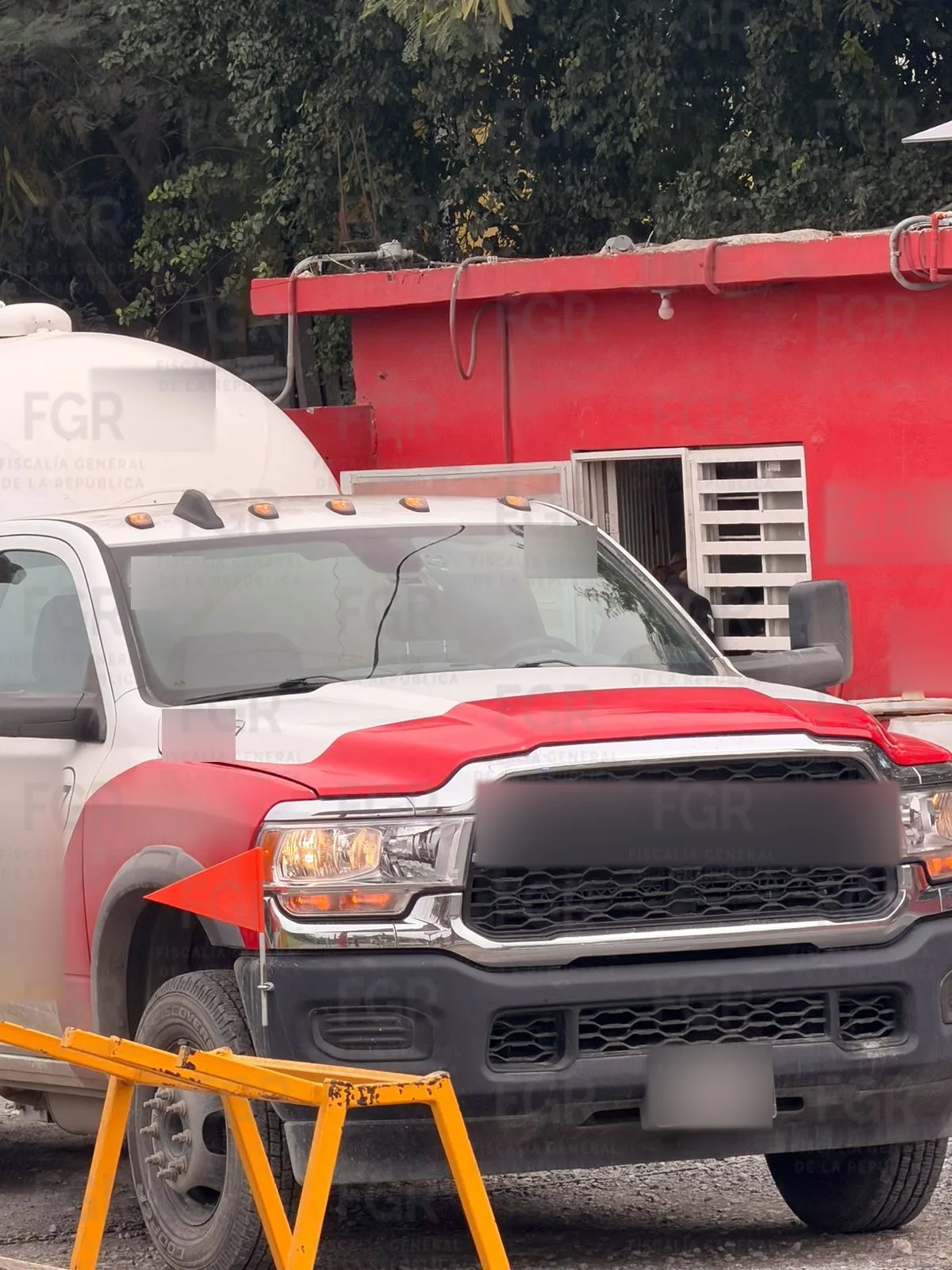 FGR asegura más de 2,600 litros de gas L.P. en operativo en Apodaca, Nuevo León - imagen 8