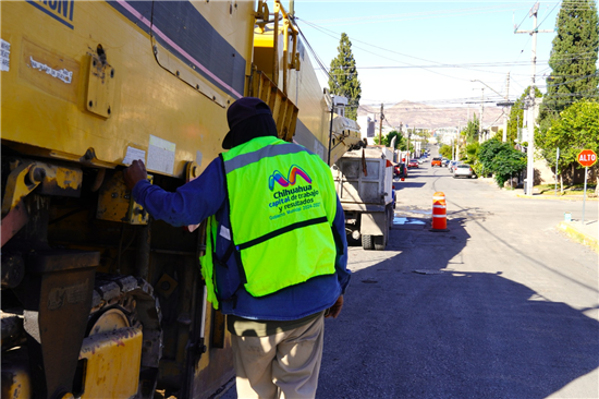 Inicia recarpeteo en calles de Colinas del Sol en Chihuahua tras aprobación ciudadana - imagen 2