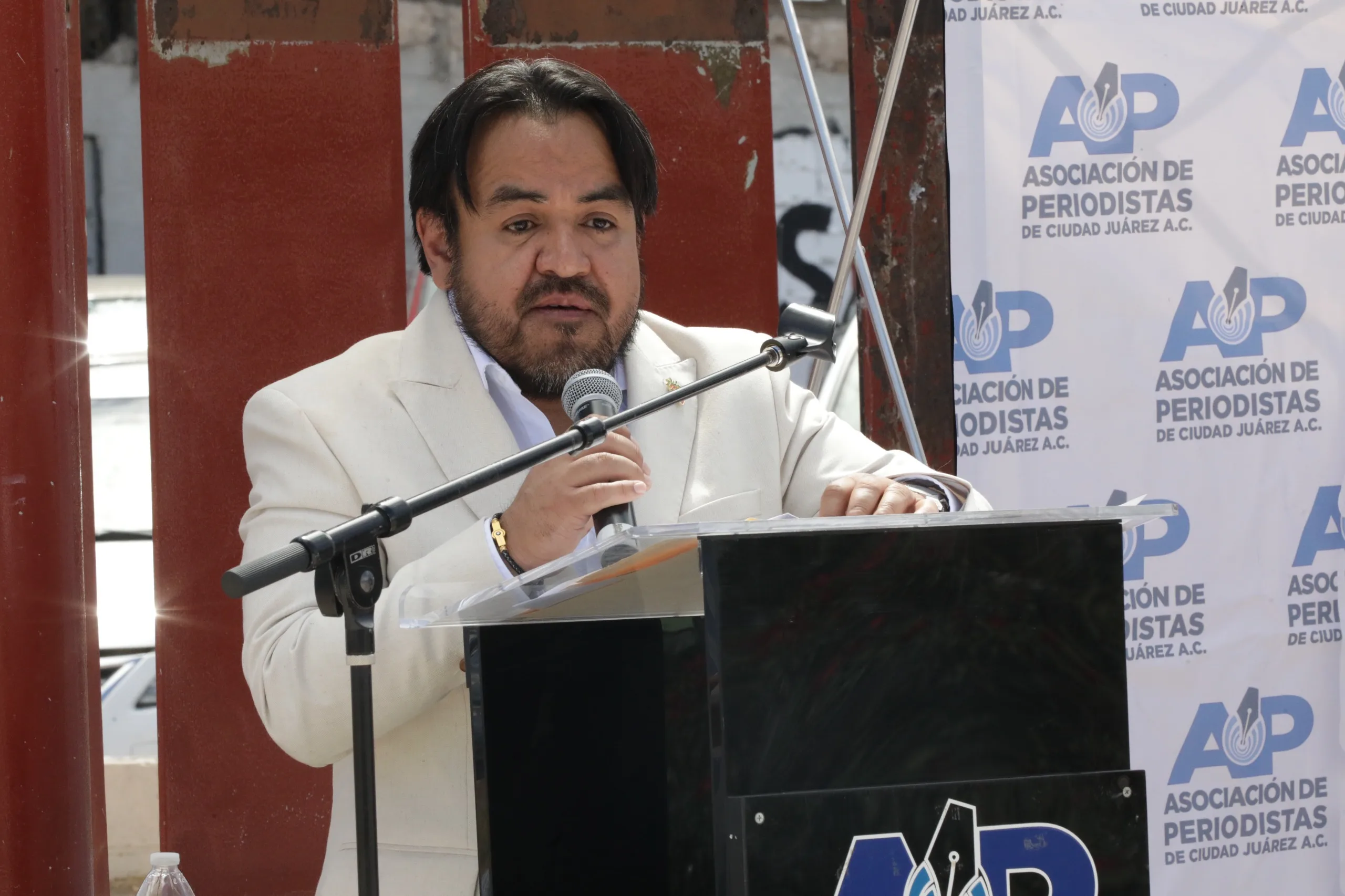 Ciudad Juárez rinde homenaje póstumo a periodistas destacados en la Plaza del Periodista - imagen 1