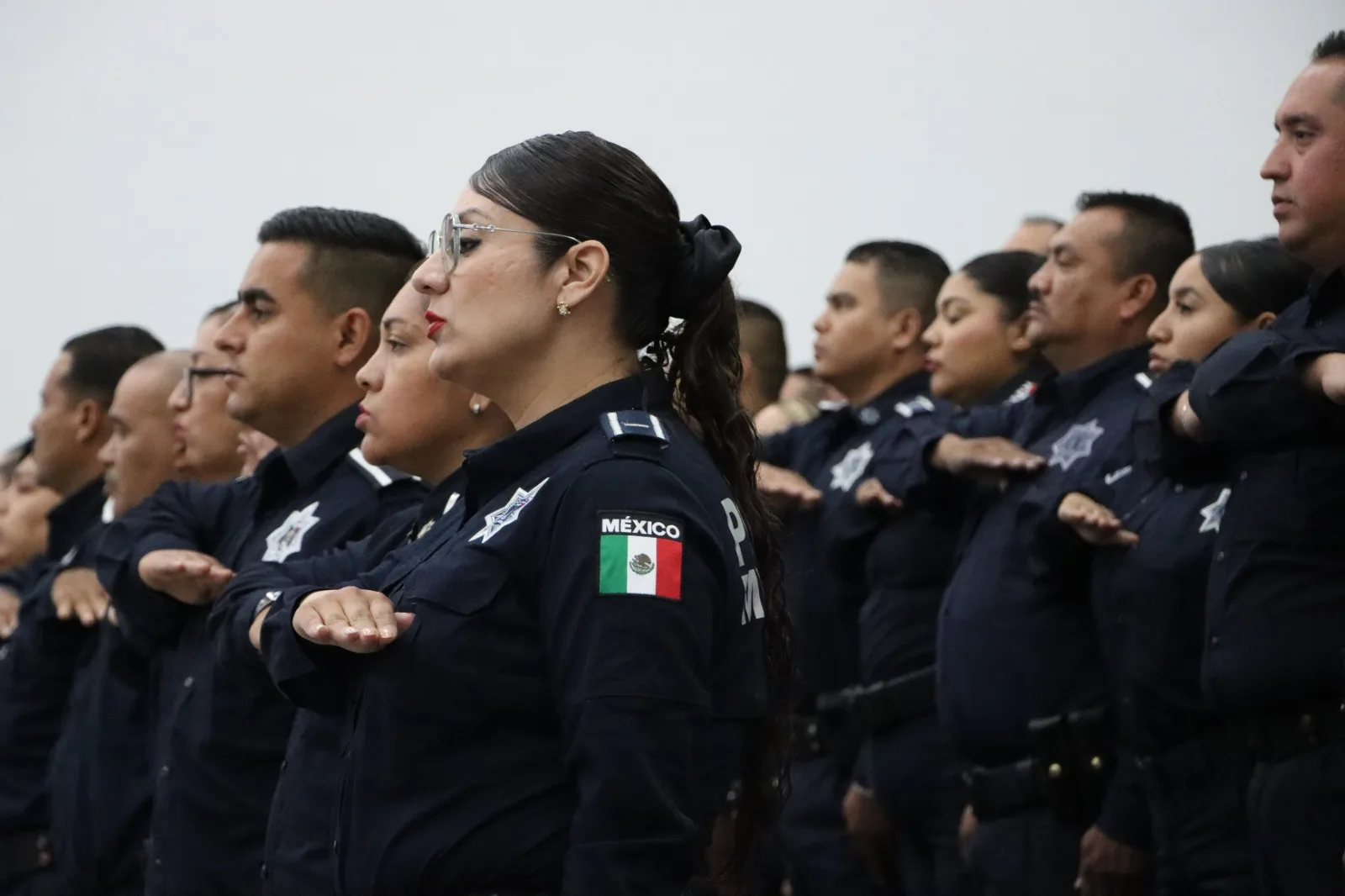 Reconocen a 60 policías de Ciudad Juárez por acciones destacadas y a cuatro por 20 años de servicio - imagen 3