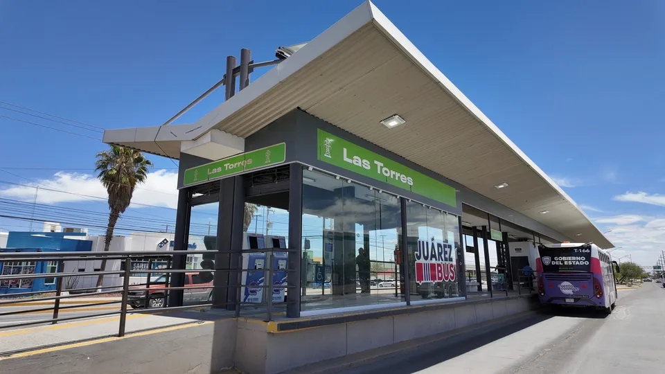 JuárezBus instala CAM Móvil junto a la estación Torres del BRT-1 del 1 al 6 de junio