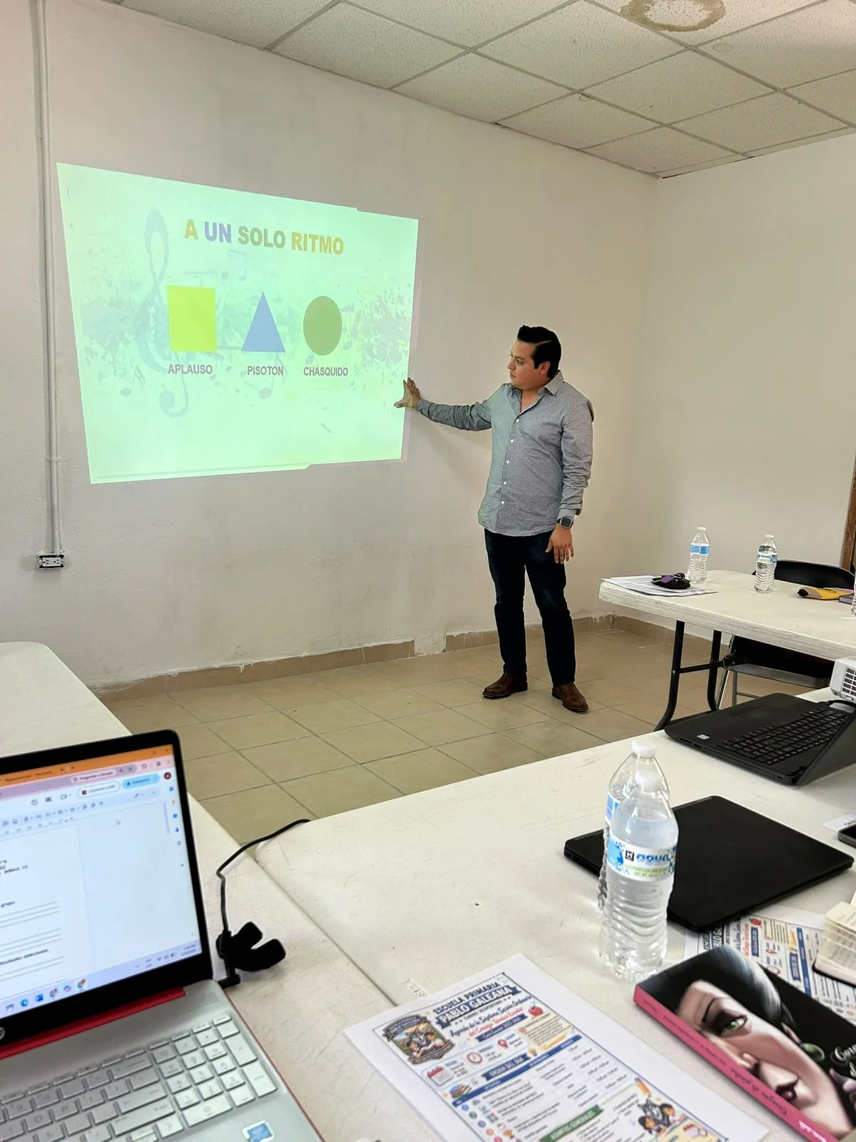 Capacitan a personal de escuela primaria en derechos humanos y protección infantil en Juárez