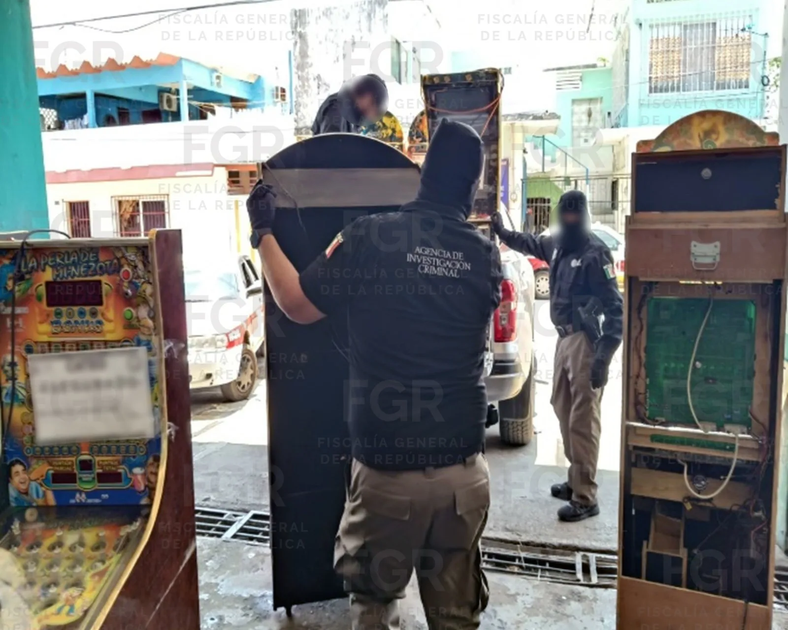 FGR asegura 14 máquinas tragamonedas en operativo en Veracruz - imagen 2
