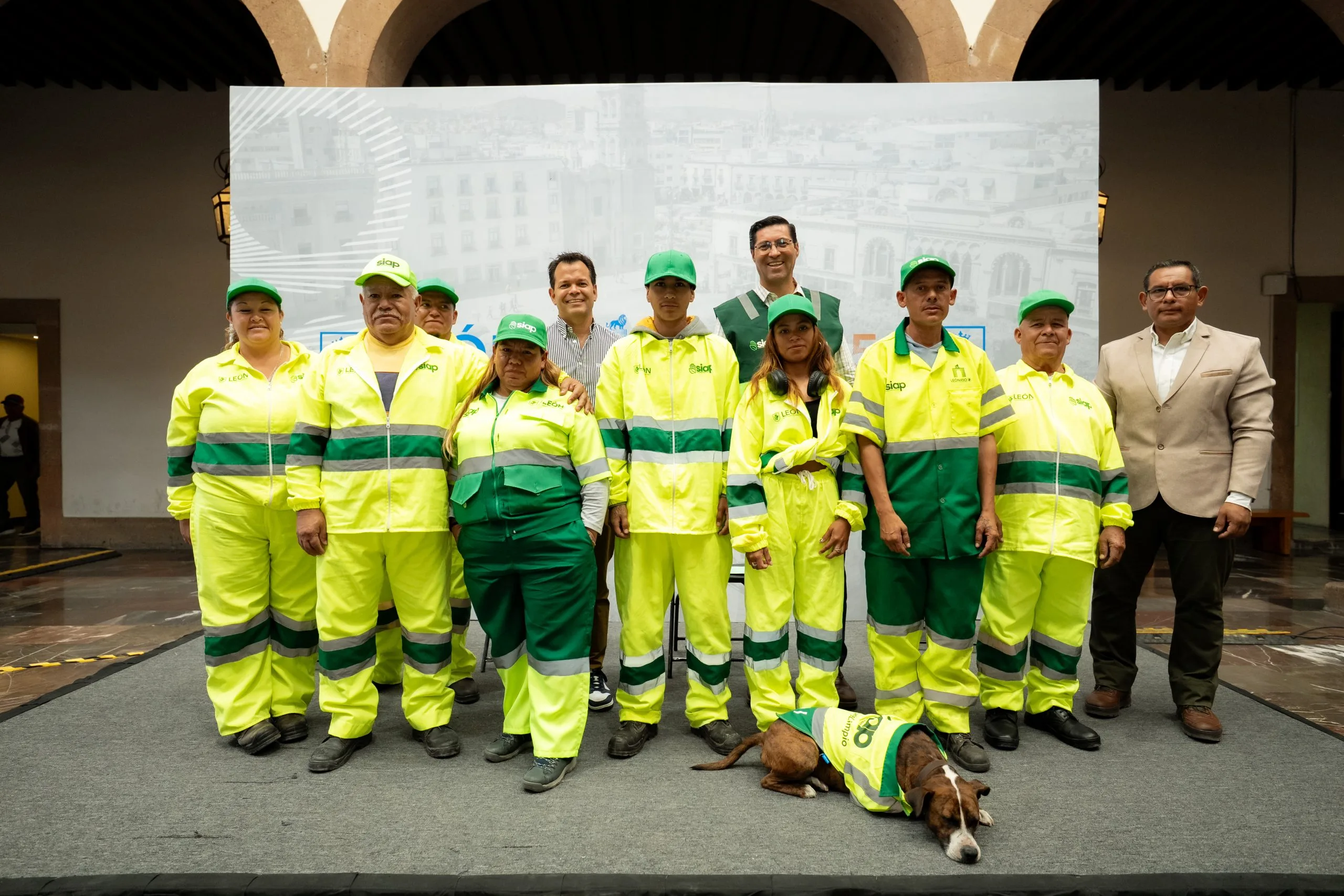 León recibe la Escoba de Platino 2026 por transformación ambiental y lanza campaña de limpieza ciudadana