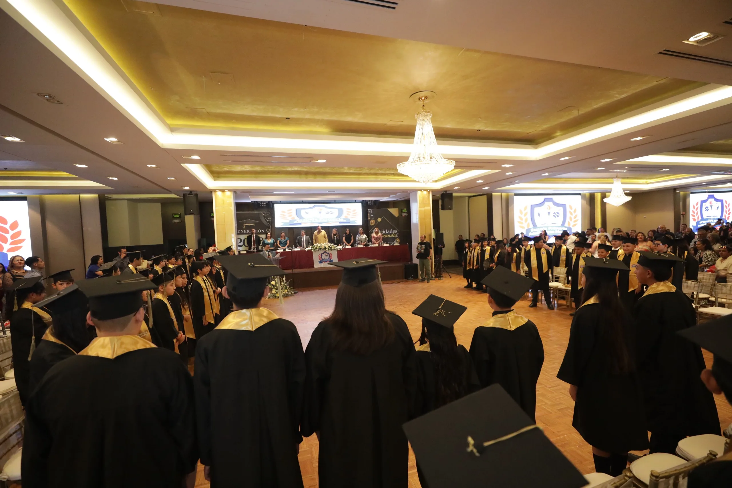 Cruz Pérez Cuéllar apadrina graduación de la Escuela Primaria Adolfo López Mateos en 2026 - imagen 11