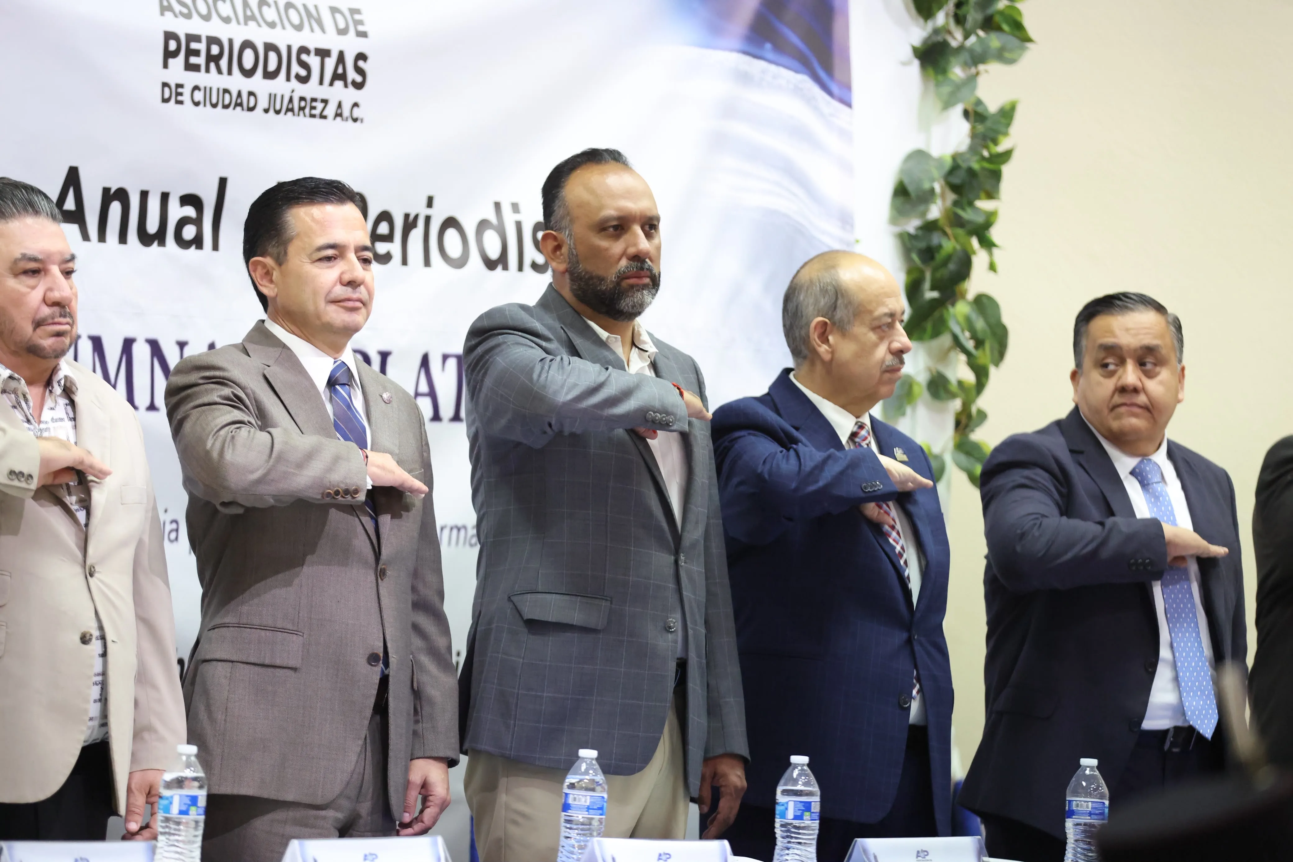 Secretario del Ayuntamiento participa en entrega del premio Columna de Plata 2026 en Ciudad Juárez - imagen 15
