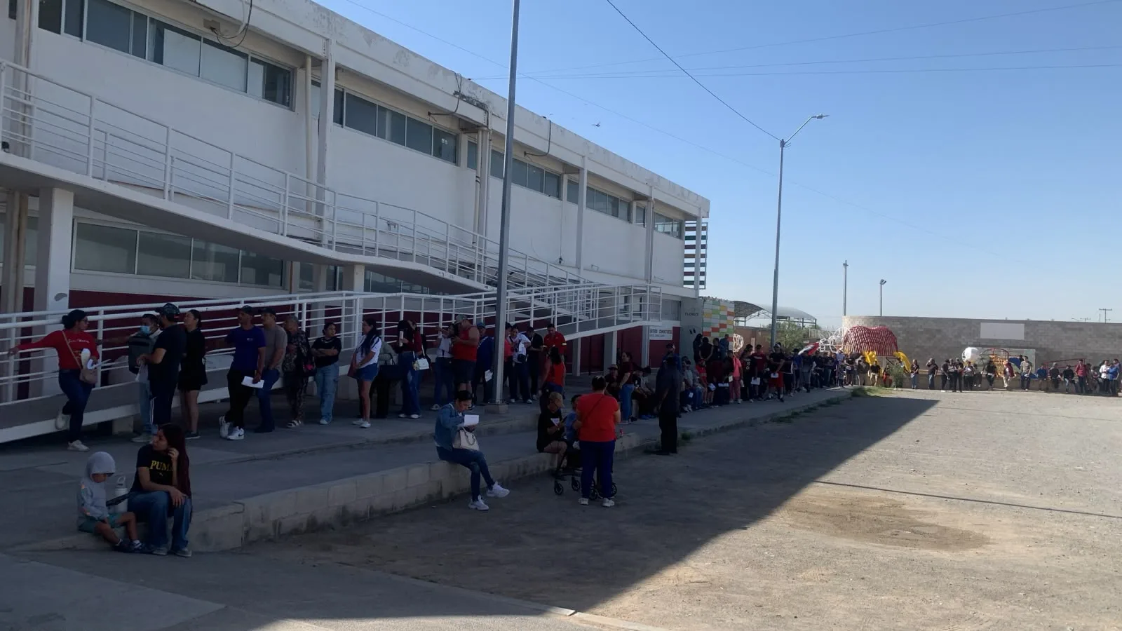 Unidad Móvil de Tesorería en Riberas del Bravo atrae gran número de contribuyentes