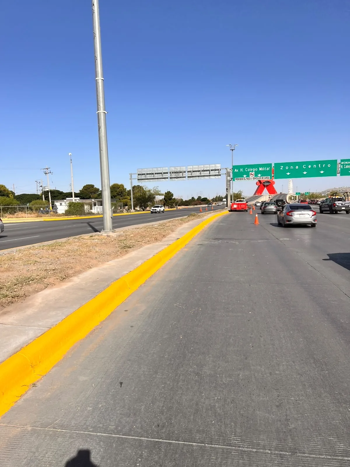Avanza la Cruzada del Cambio con trabajos de limpieza y mantenimiento en avenidas de Ciudad Juárez - imagen 2