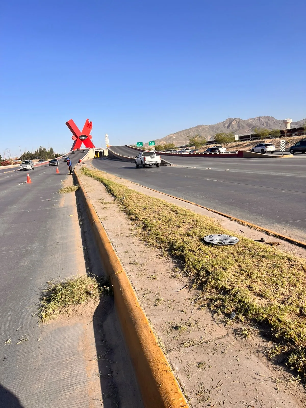 Avanza la Cruzada del Cambio con trabajos de limpieza y mantenimiento en avenidas de Ciudad Juárez - imagen 4