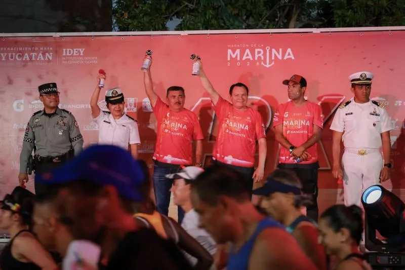 Gobernador Joaquín Díaz Mena lidera Maratón de la Marina en Progreso con 3,700 participantes