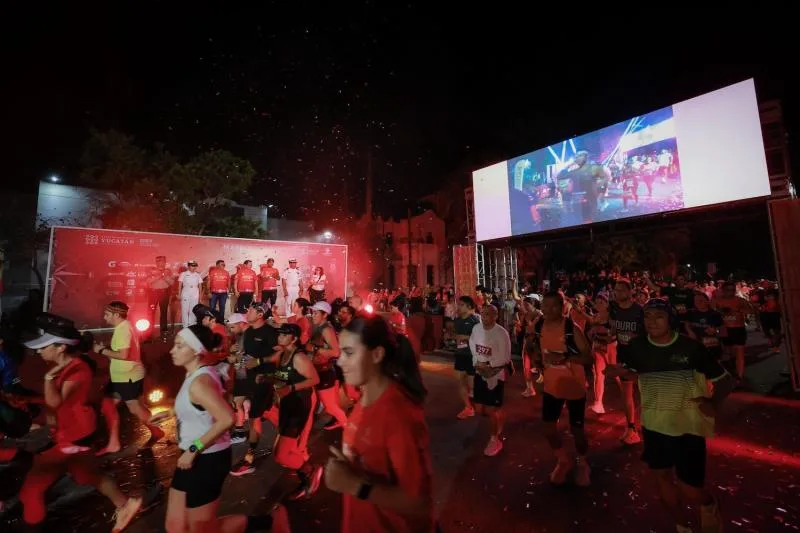Gobernador Joaquín Díaz Mena lidera Maratón de la Marina en Progreso con 3,700 participantes - imagen 1