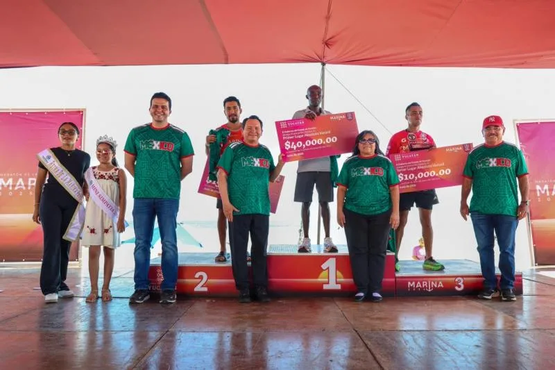Gobernador Joaquín Díaz Mena lidera Maratón de la Marina en Progreso con 3,700 participantes - imagen 4