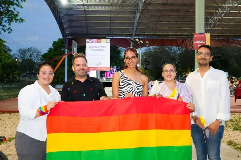 Mérida instala primeras placas de 'Espacio Seguro' para promover inclusión LGBTIQ+ en parques públicos