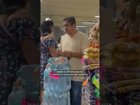 Israel, vendedor invidente en el Metro CDMX, enfrenta retos por obras en Línea 2
