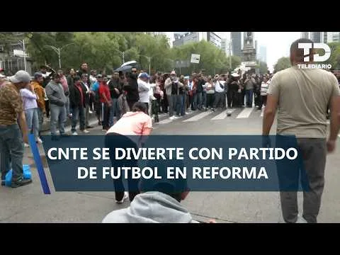 Integrantes de la CNTE realizan actividades deportivas durante bloqueo en Paseo de la Reforma