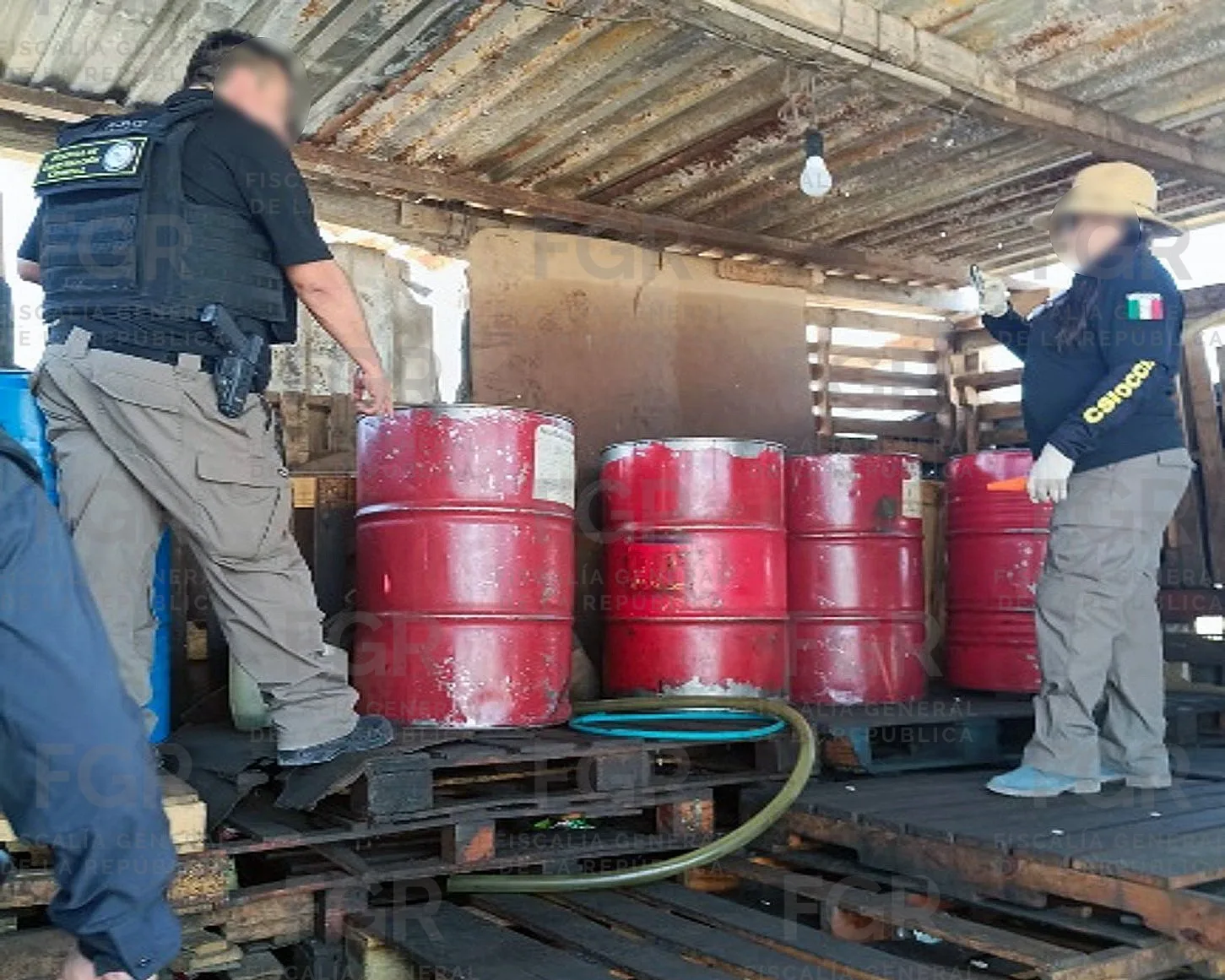 FGR asegura más de 450 litros de hidrocarburo en Lagos de Moreno, Jalisco - imagen 4