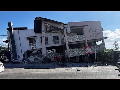Terremoto de 7.8 en Filipinas genera alerta de tsunami y provoca apagones