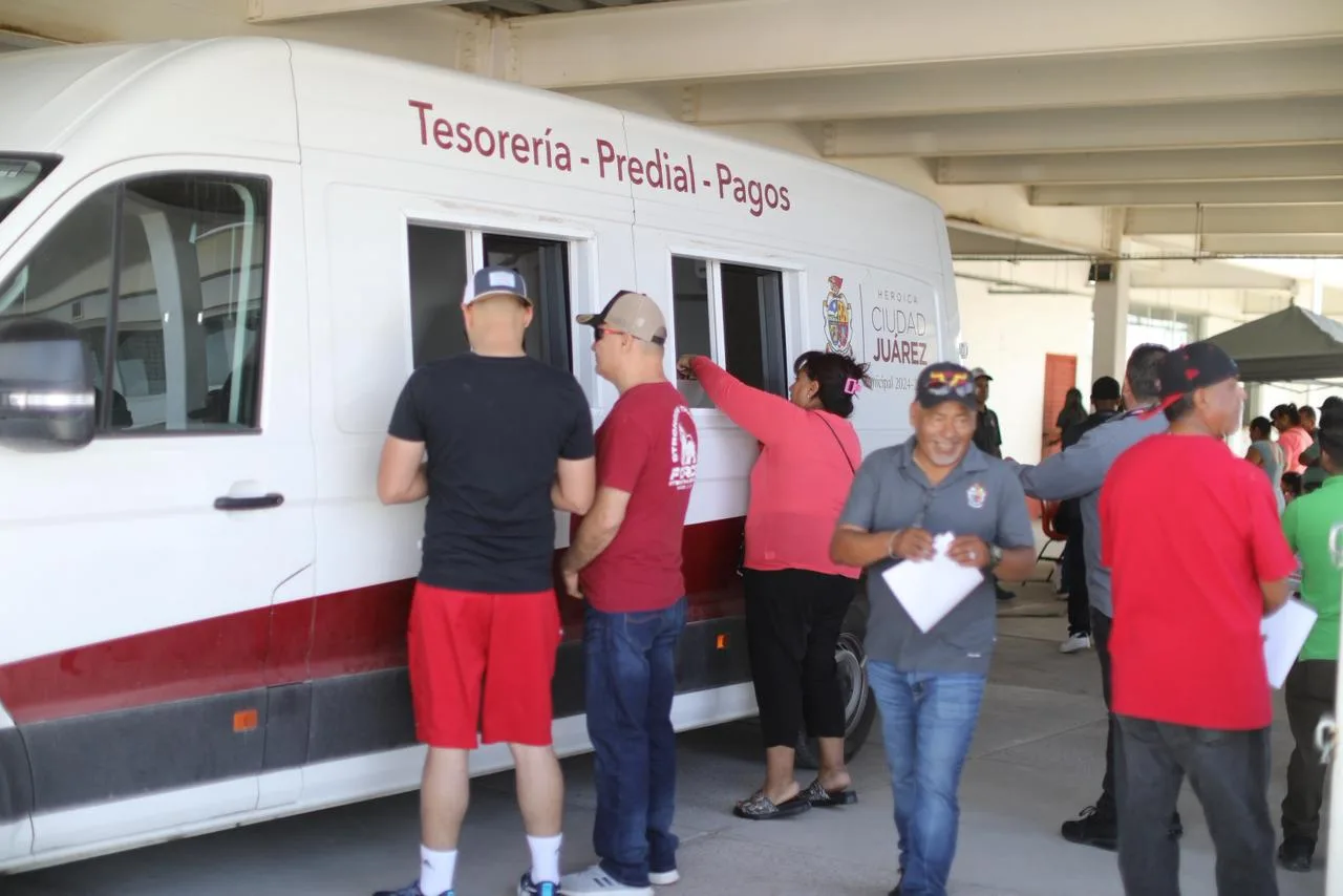 Tesorería Municipal atiende a 360 familias en Riberas del Bravo con servicios y descuentos