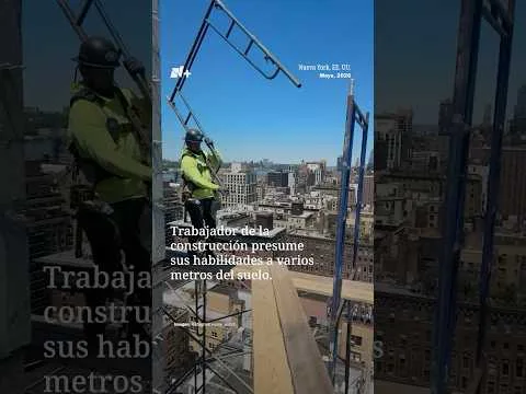 Trabajador de construcción en Nueva York se vuelve viral por trabajar sin equipo de seguridad a gran altura
