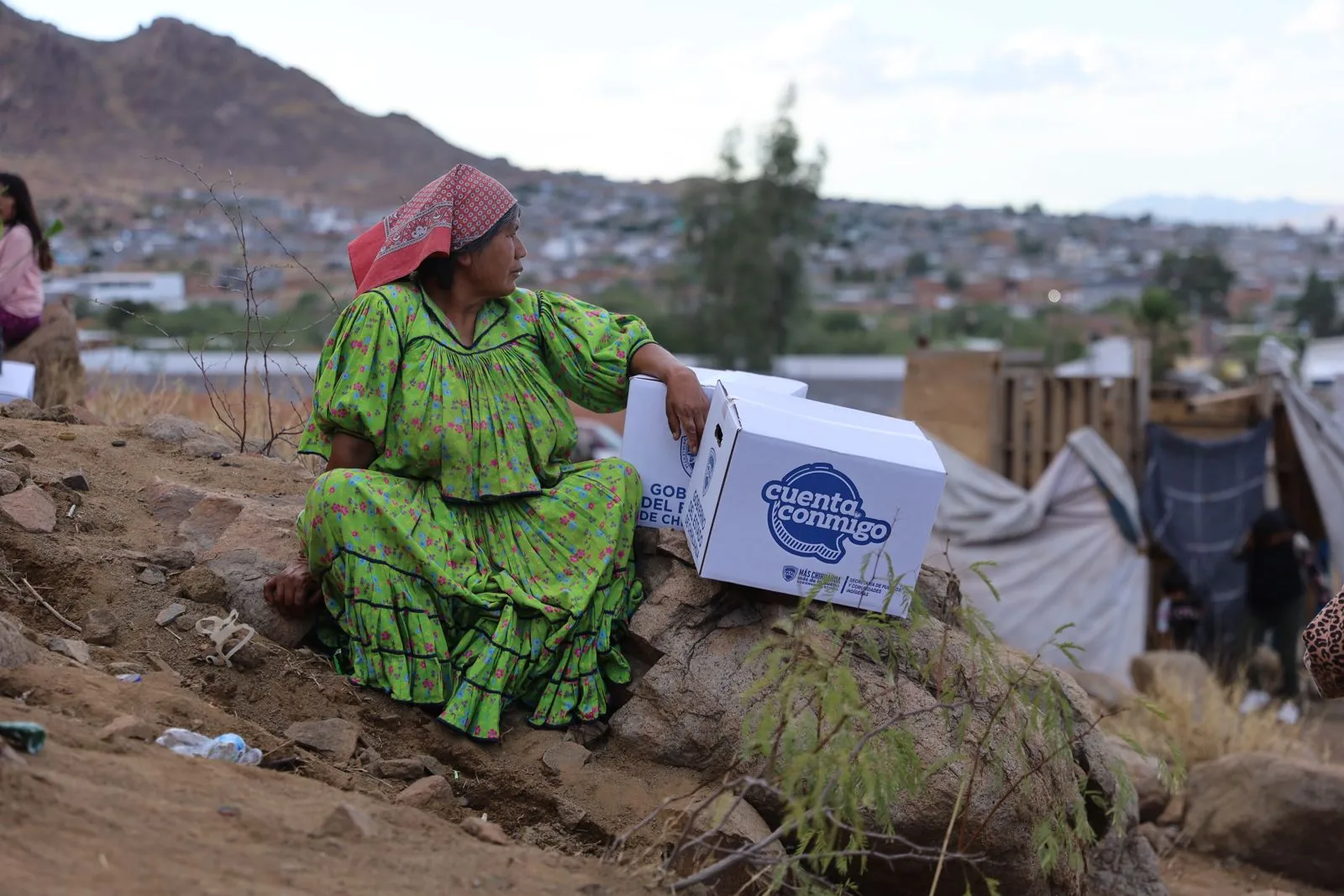Estado entrega paquetes alimenticios a 300 habitantes de comunidades indígenas en Chihuahua capital