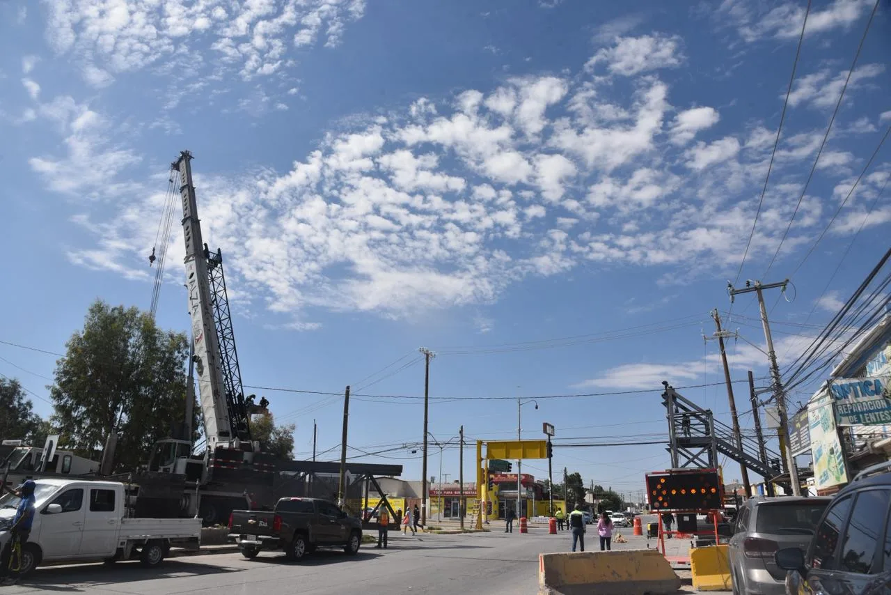 Cierre temporal de la calle Tapioca por instalación de puente peatonal en Culiacán