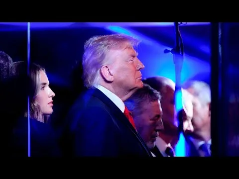 Trump califica de 'muy entusiasta' a la multitud que lo abucheó en un partido de la NBA