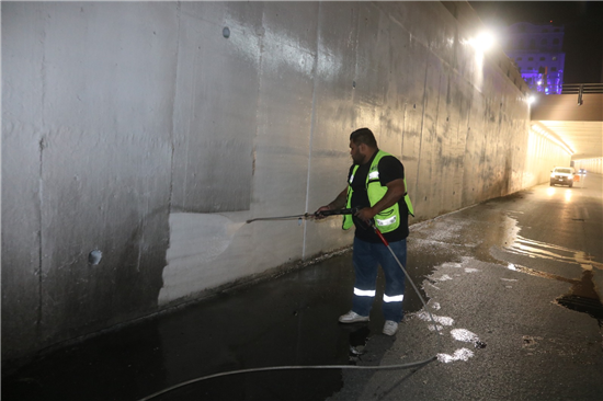 Limpian túnel de avenida Independencia para mejorar visibilidad y estética urbana en Chihuahua - imagen 1