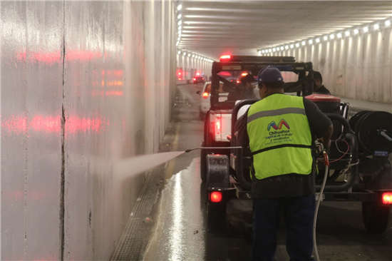 Limpian túnel de avenida Independencia para mejorar visibilidad y estética urbana en Chihuahua - imagen 4