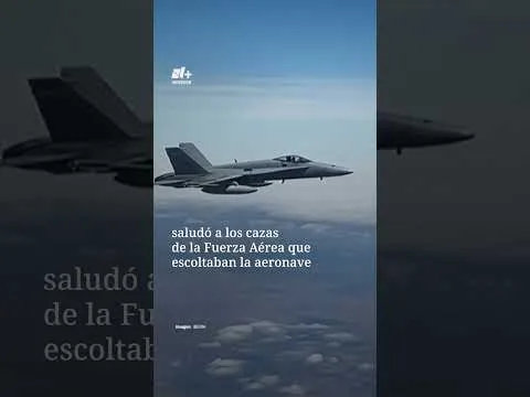 El Papa León XIV visita pilotos durante vuelo a Barcelona en su gira por España