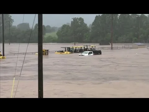 Inundaciones en Indiana dejan a residentes atrapados y generan rescates